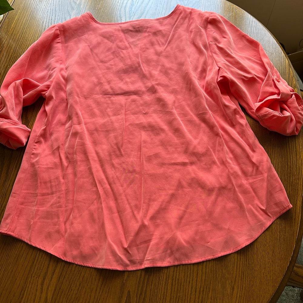 Beautiful coral Chico top.Chico size 2 (12).